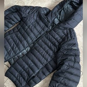 TUMI  puffer jacket LARGE
